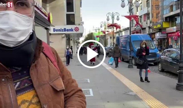 Maskeli Noel Babalar Trabzon sokaklarında